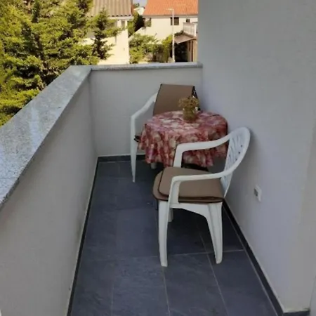 Jasmina - With Balcony And Free Parking Nin
