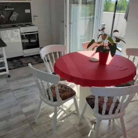Jasmina - With Balcony And Free Parking Nin
