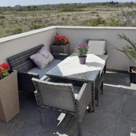 Apartment Jasmina - With Balcony And Free Parking