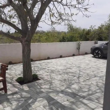 Apartment Jasmina - With Balcony And Free Parking Nin
